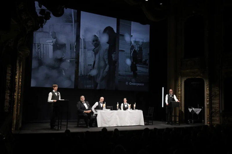 nguoi duc bieu tinh chong phat xit moi - anh 3.jpg -2