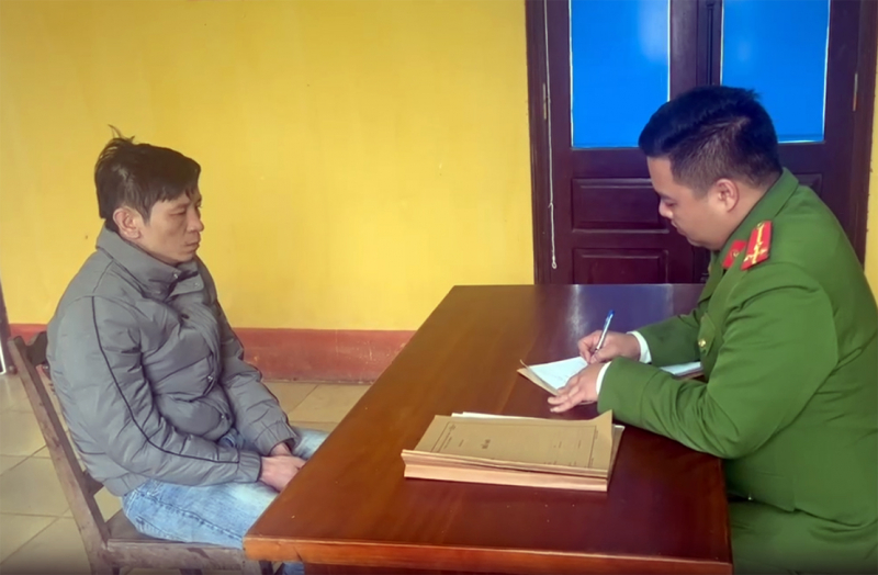 Tài xế bán tải trốn đo nồng độ cồn, tông CSGT rồi kéo lê xe tuần tra -0