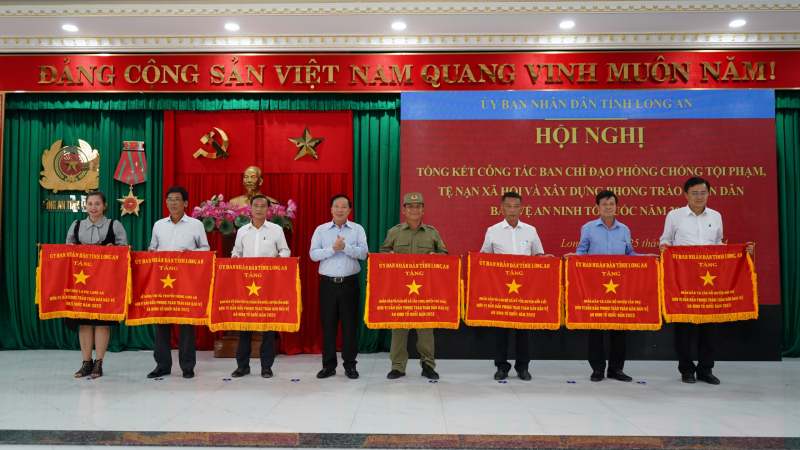 Nhiều tập thể, cá nhân được khen thưởng trong phong trào 