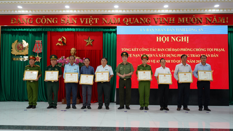 Nhiều tập thể, cá nhân được khen thưởng trong phong trào 