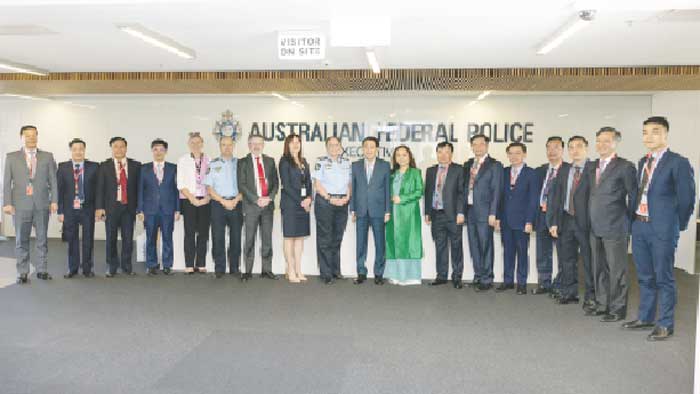 Trang 18: Tăng cường hợp tác quốc tế trong phòng, chống tội phạm -0