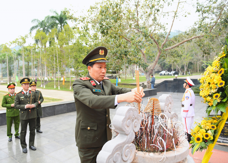 Đảng ủy Công an Trung ương, Bộ Công an dâng hương tại Khu di tích lịch sử CAND -0