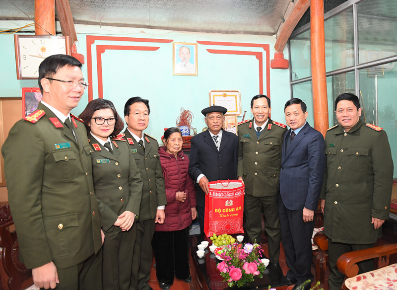 Đảng ủy Công an Trung ương, Bộ Công an dâng hương tại Khu di tích lịch sử CAND -0