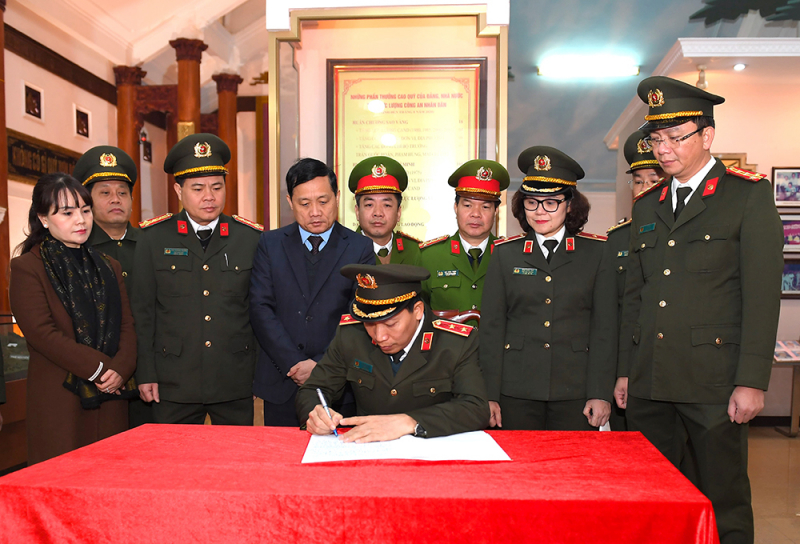 Đảng ủy Công an Trung ương, Bộ Công an dâng hương tại Khu di tích lịch sử CAND -1