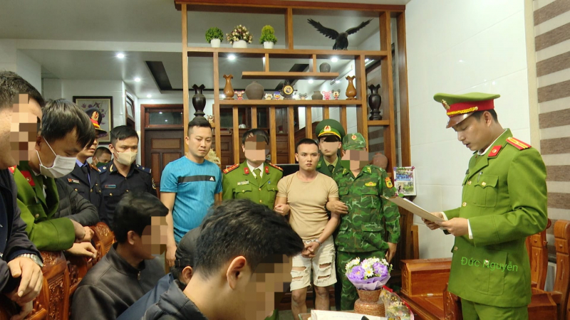 Trao thưởng cho đơn vị triệt phá đường dây buôn bán, vận chuyển gần 30 nghìn viên ma túy -0