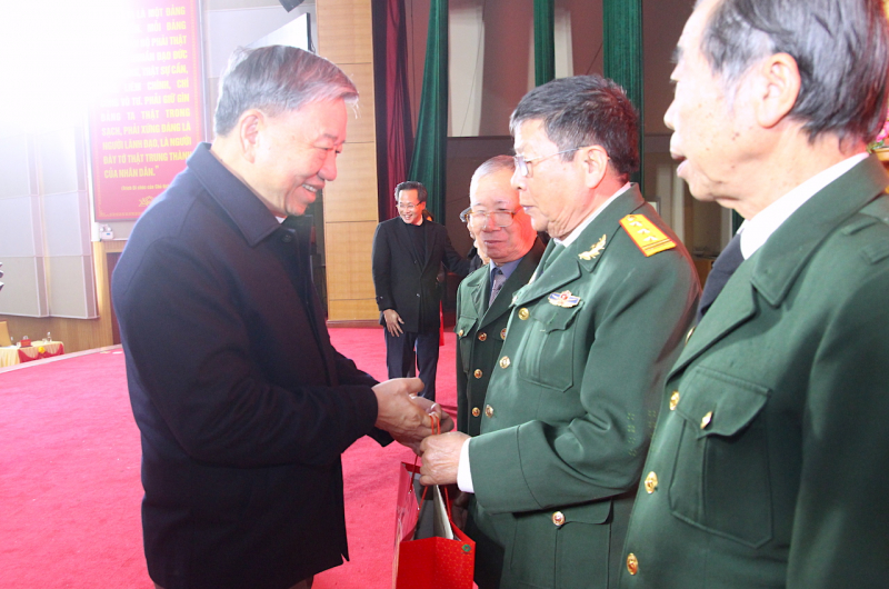 Nghĩa cử ấm áp của Đại tướng Tô Lâm với bà con Hưng Yên khi Tết Giáp Thìn gần kề -0