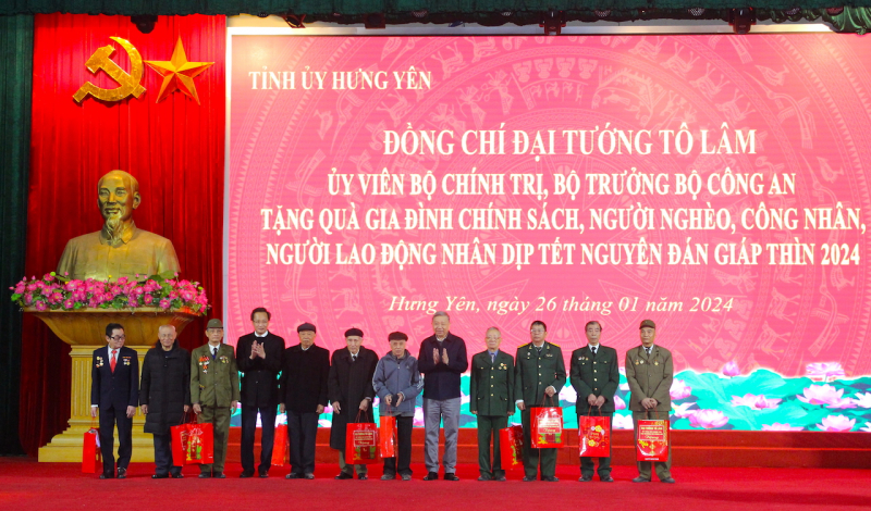 Nghĩa cử ấm áp của Đại tướng Tô Lâm với bà con Hưng Yên khi Tết Giáp Thìn gần kề -1