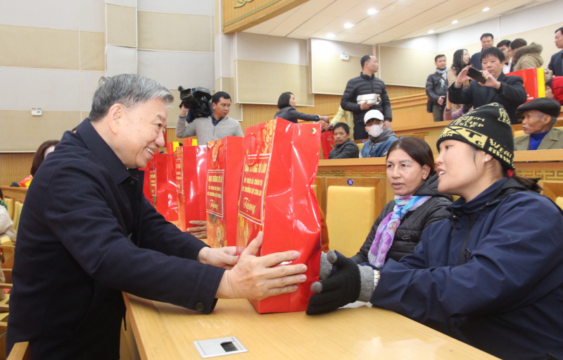 Nghĩa cử ấm áp của Đại tướng Tô Lâm với bà con Hưng Yên khi Tết Giáp Thìn gần kề -0