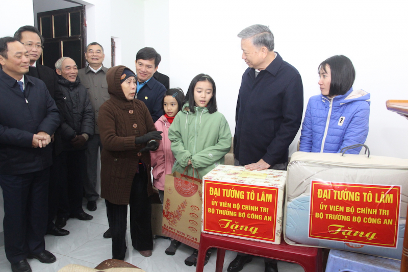 Nghĩa cử ấm áp của Đại tướng Tô Lâm với bà con Hưng Yên khi Tết Giáp Thìn gần kề -0