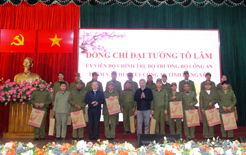 Nghĩa cử ấm áp của Đại tướng Tô Lâm với bà con tỉnh Hưng Yên khi Tết Nguyên đán gần kề -2