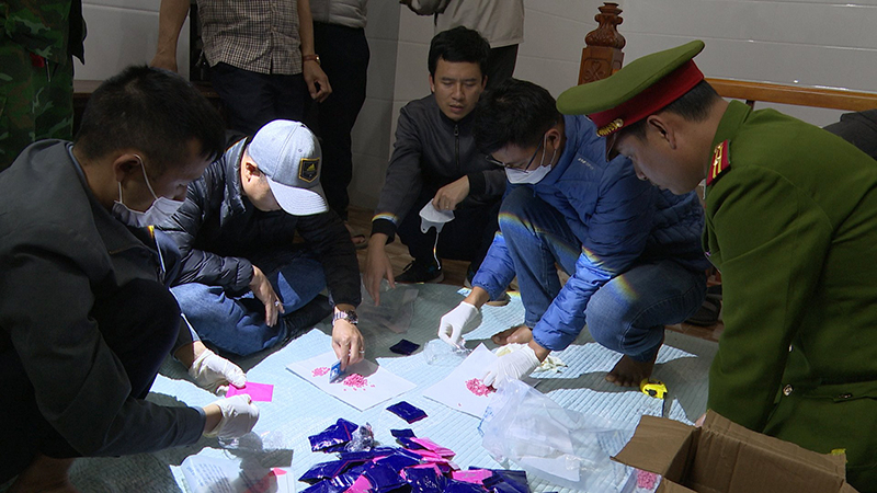 Trao thưởng cho đơn vị triệt phá đường dây buôn bán, vận chuyển gần 30 nghìn viên ma túy -0