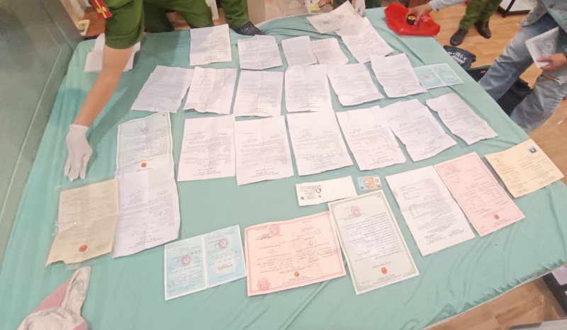 Bắt 3 đối tượng trong nhóm “tín dụng đen” thu lợi bất chính tiền tỷ -1