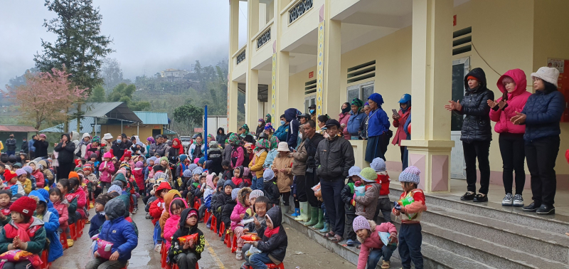 Mang Tết yêu thương đến với học sinh vùng cao Hoàng Su Phì, Hà Giang -0