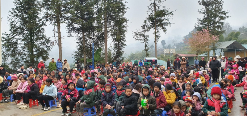 Mang Tết yêu thương đến với học sinh vùng cao Hoàng Su Phì, Hà Giang -0
