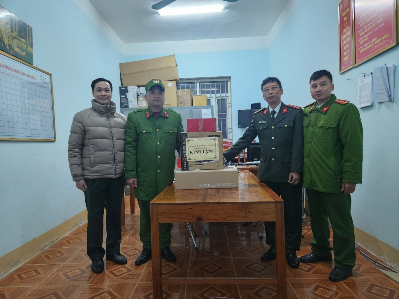 Mang Tết yêu thương đến với học sinh vùng cao Hoàng Su Phì, Hà Giang -0