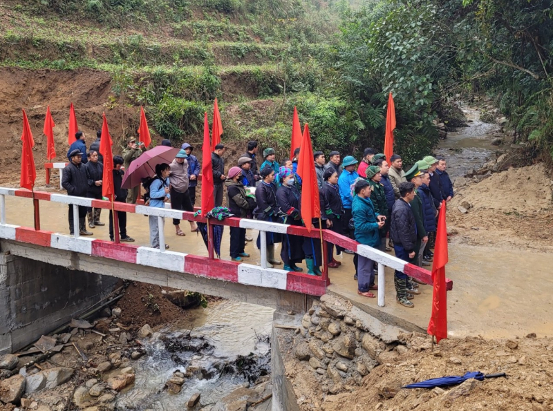 Khánh thành cây cầu nối nhịp yêu thương ở xã vùng biên giới Hà Giang -0