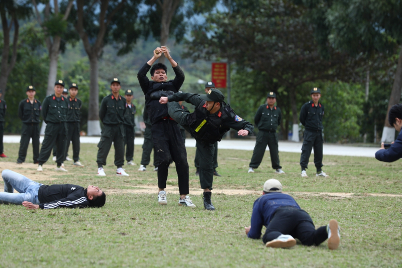 Vượt nắng thắng mưa, say sưa luyện tập, giữ vững bình yên nơi phên dậu Tổ quốc -12
