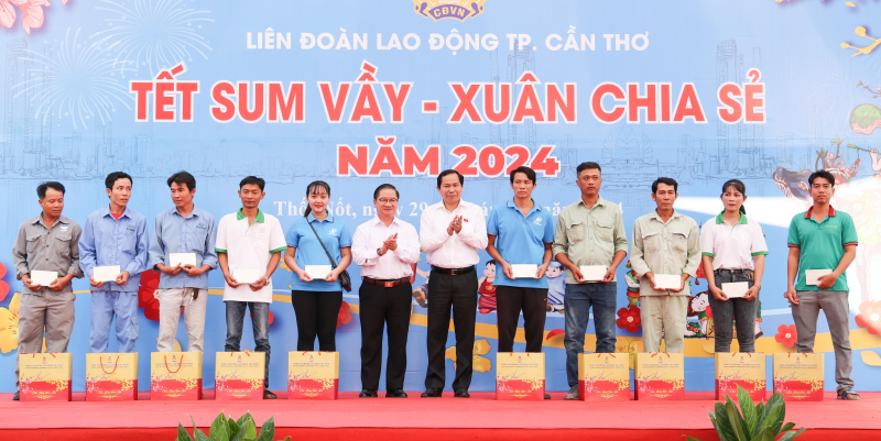 Đoàn Đại biểu Quốc hội TP Cần Thơ thực hiện an sinh xã hội dịp Tết  -0