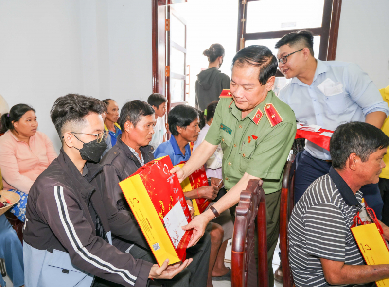 Đoàn Đại biểu Quốc hội TP Cần Thơ thực hiện an sinh xã hội dịp Tết  -1