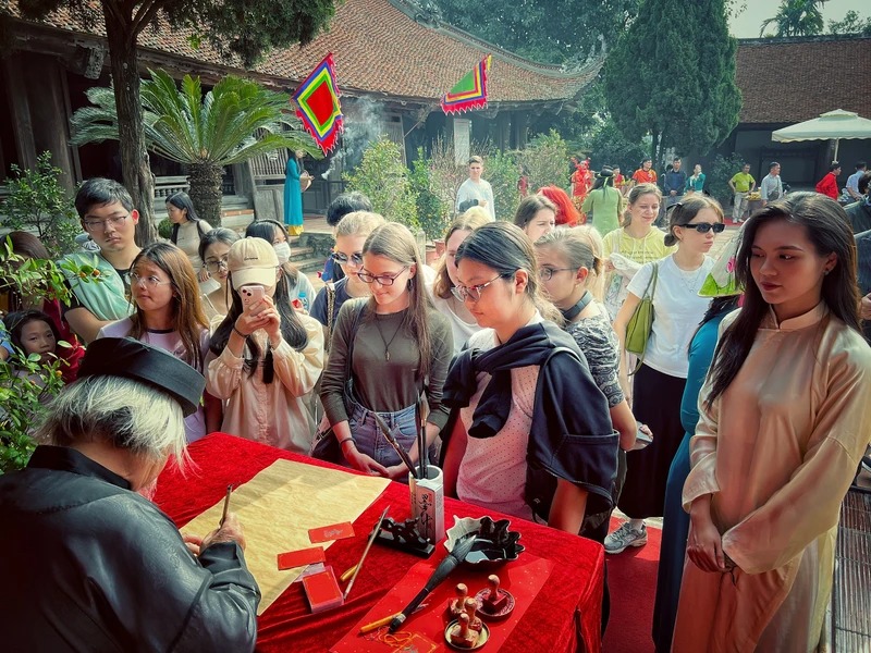 Exhibition to introduce rare documents about trade fair complex -8