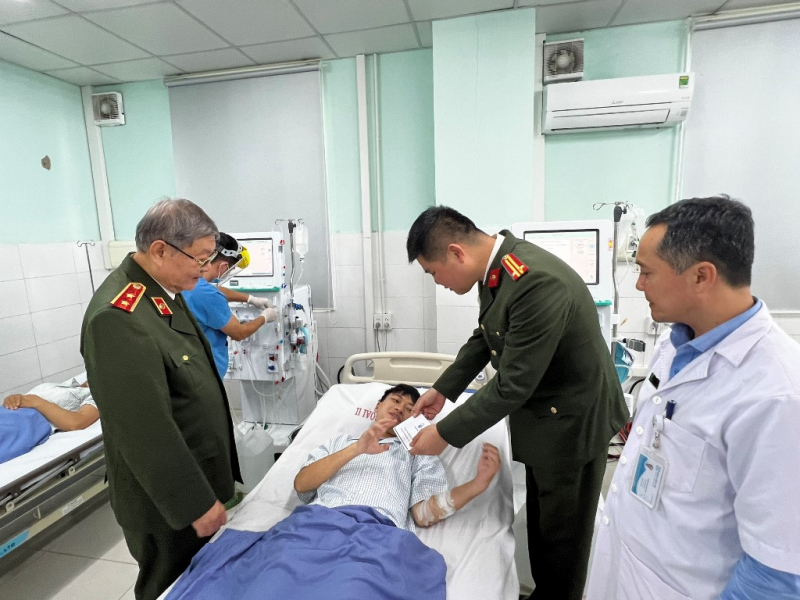 Chương trình “Tết sẻ chia – Vì người nghèo” do Báo CAND phối hợp  với Hội golf Đà Nẵng tổ chức: Ấm áp tình xuân bên đôi bờ sông Hàn  -0