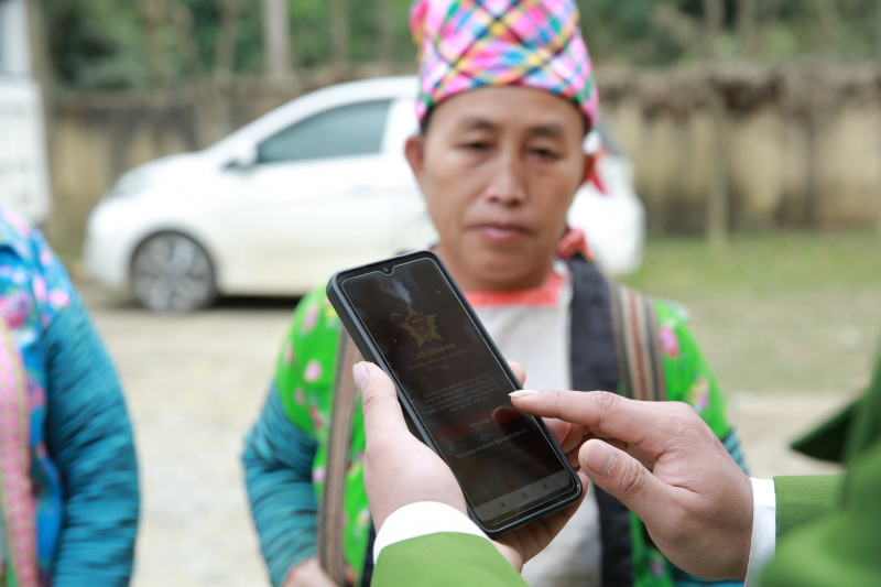 Tìm sóng điện thoại xây dựng công dân số nơi cực Tây đất nước -0