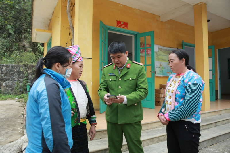 Tìm sóng điện thoại xây dựng công dân số nơi cực Tây đất nước -0