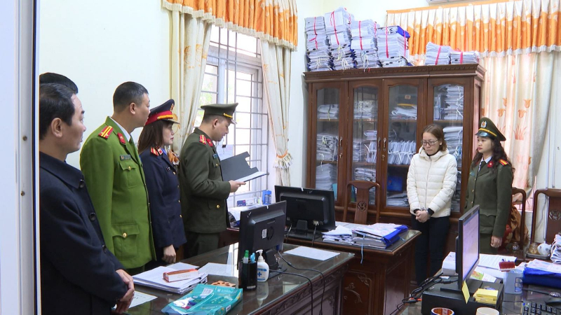 Khởi tố 23 bị can đưa, nhận hối lộ -0