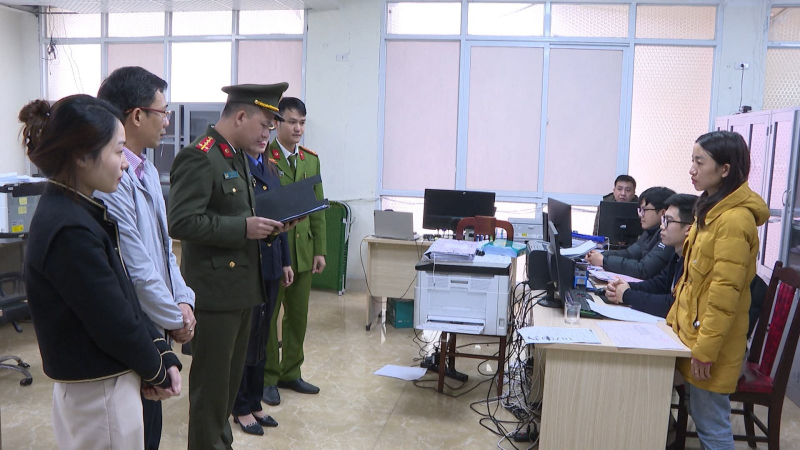 Khởi tố 23 bị can đưa, nhận hối lộ -0