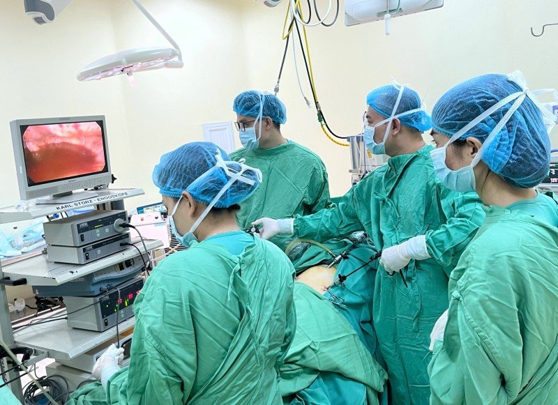 Cấp cứu thành công cho một trường hợp vỡ thai ngoài tử cung -0