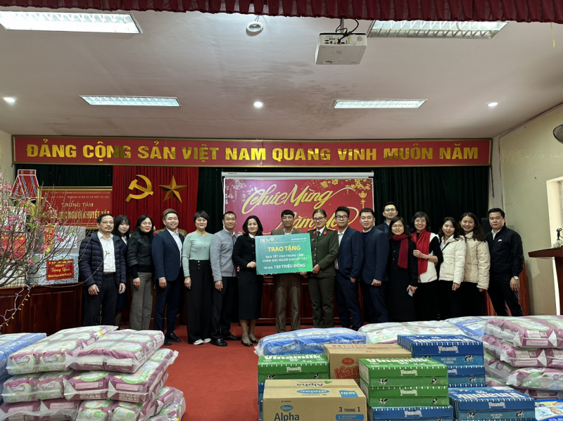 Báo CAND, Ngân hàng BIDV trao quà Tết cho những mảnh đời bất hạnh -0