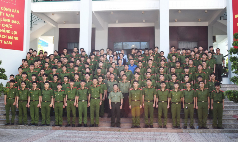 246 chiến sĩ nghĩa vụ CAND xuất ngũ năm 2024 ở Khánh Hòa  được tư vấn học nghề và hướng nghiệp -0