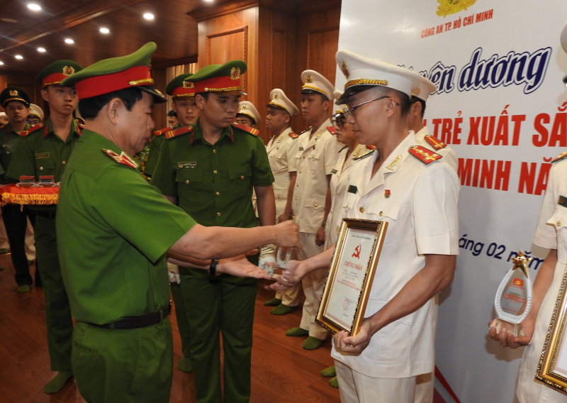Công an TP Hồ Chí Minh tuyên dương 31 gương Đảng viên trẻ xuất sắc  -1