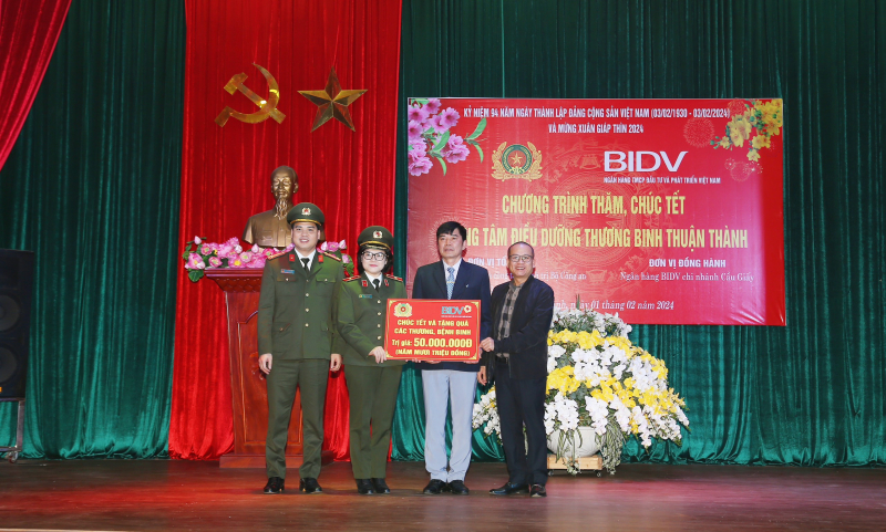 Tri ân 93 thương, bệnh binh, người có công tại Thuận Thành, Bắc Ninh -0