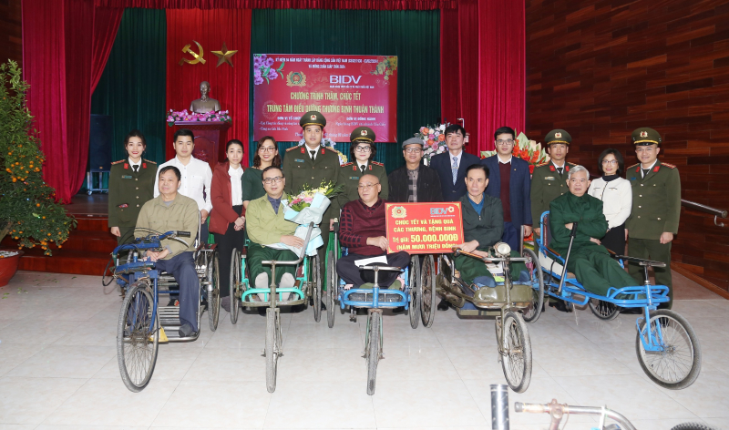 Tri ân 93 thương, bệnh binh, người có công tại Thuận Thành, Bắc Ninh -0