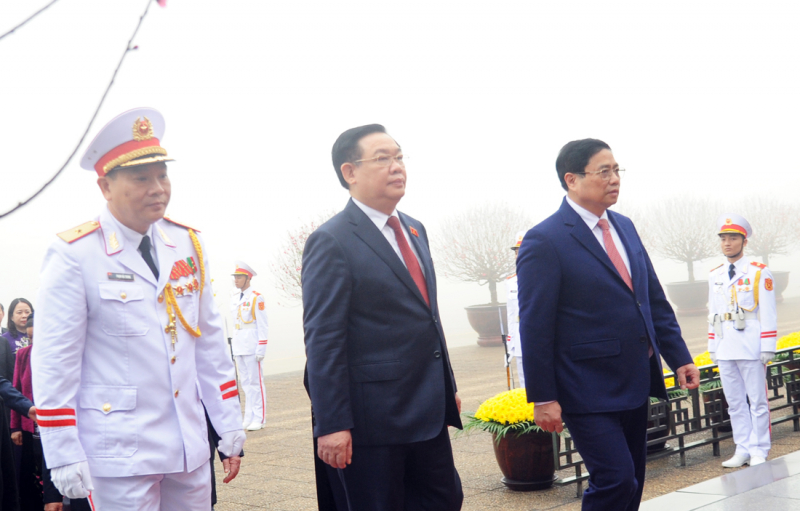 Lãnh đạo Đảng, Nhà nước và Bộ Công an vào Lăng viếng Chủ tịch Hồ Chí Minh -0