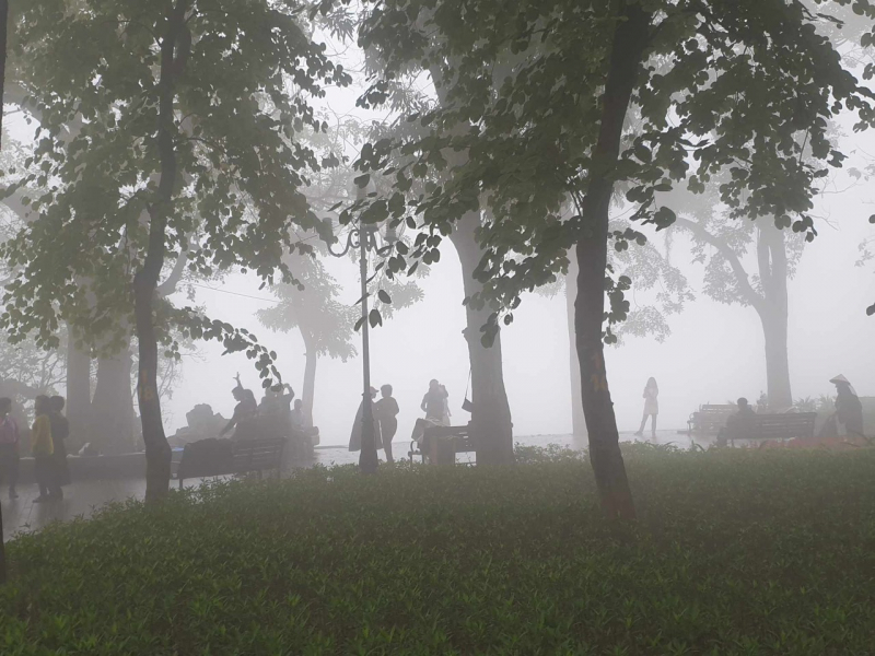 Hà Nội sương mù dày đặc, nguy hiểm đến sức khoẻ ra sao? -0