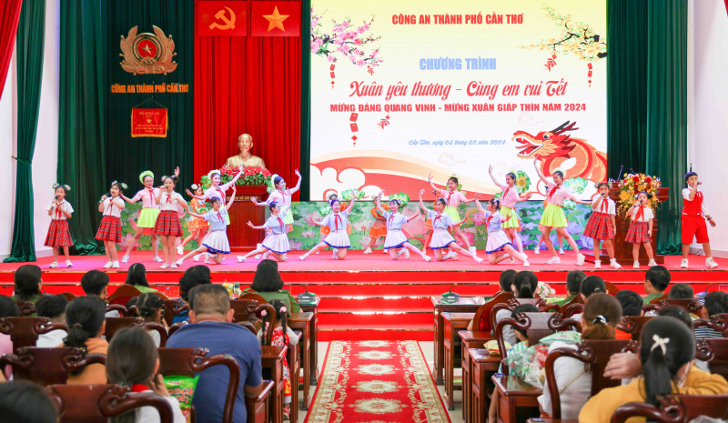 Công an TP Cần Thơ với chương trình “Xuân yêu thương – Cùng em vui Tết”  -0