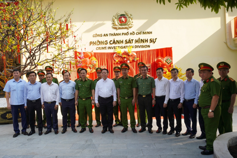 Trưởng Ban Tuyên giáo Trung ương Nguyễn Trọng Nghĩa thăm, chúc Tết Công an TP Hồ Chí Minh -0