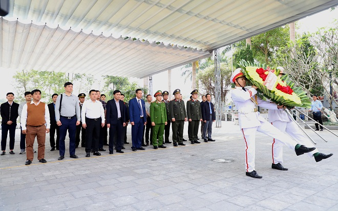 Thứ trưởng Nguyễn Văn Long viếng Anh hùng, Liệt sỹ tại huyện Vị Xuyên, tỉnh Hà Giang -0