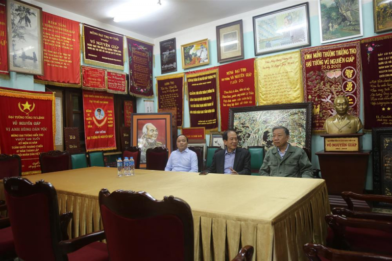 Bộ trưởng Tô Lâm thăm, chúc Tết gia đình nguyên Chủ tịch nước Trần Đức Lương và gia đình các đồng chí cố lãnh đạo Bộ Công an -4