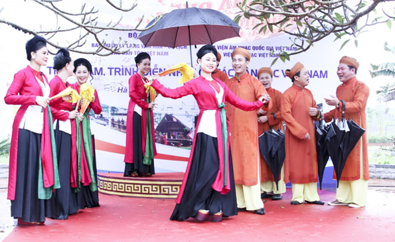 các ngh%3f si chèo nam ð%3fnh bi%3fu di%3fn trên chi%3fu chèo ngày xuân.jpg -0