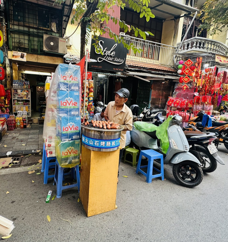 Chợ hoa Hàng Lược rực rỡ sắc màu cuối năm -0