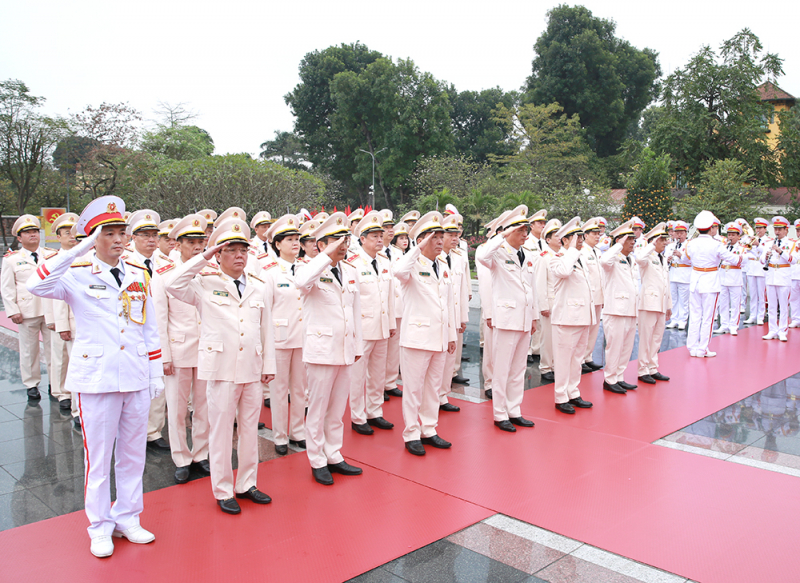 Lãnh đạo Đảng, Nhà nước và Bộ Công an vào Lăng viếng Chủ tịch Hồ Chí Minh -0