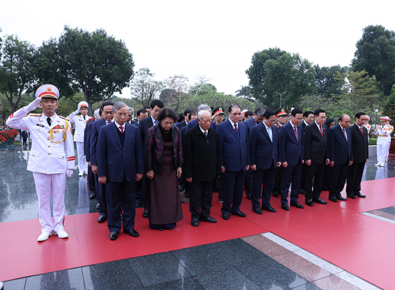 Lãnh đạo Đảng, Nhà nước và Bộ Công an vào Lăng viếng Chủ tịch Hồ Chí Minh -0