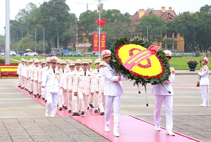 Lãnh đạo Đảng, Nhà nước và Bộ Công an vào Lăng viếng Chủ tịch Hồ Chí Minh -0