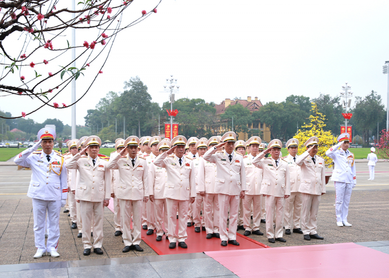 Lãnh đạo Đảng, Nhà nước và Bộ Công an vào Lăng viếng Chủ tịch Hồ Chí Minh -0