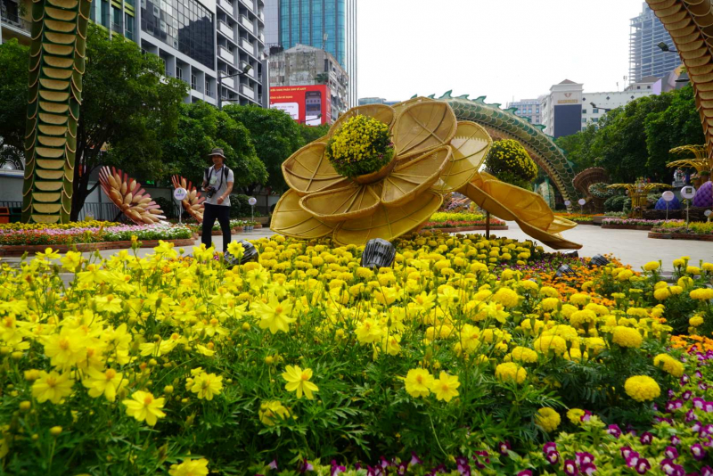 Đặc sắc đường hoa Nguyễn Huệ Tết Giáp Thìn 2024 tại TP Hồ Chí Minh  -0