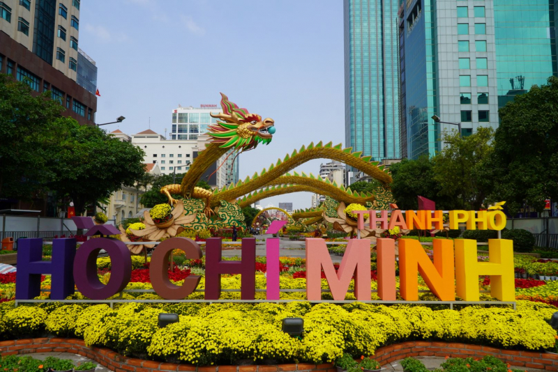 Đặc sắc đường hoa Nguyễn Huệ Tết Giáp Thìn 2024 tại TP Hồ Chí Minh  -0