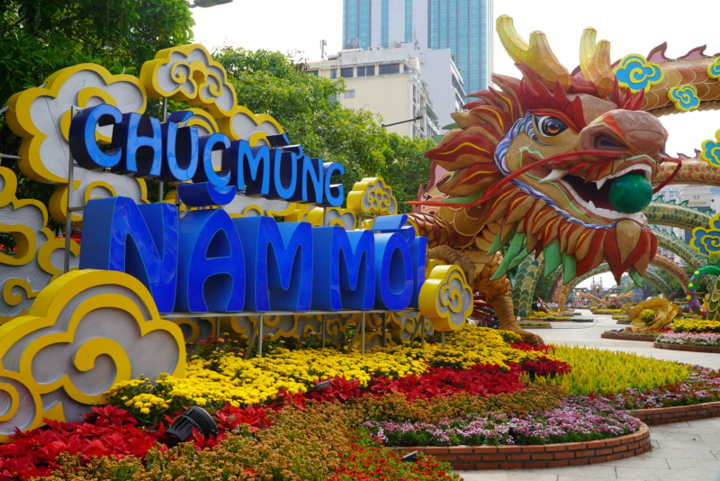 Đặc sắc đường hoa Nguyễn Huệ Tết Giáp Thìn 2024 tại TP Hồ Chí Minh  -0